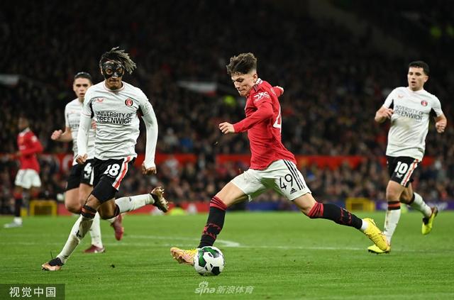 她连续两次 她连续两次